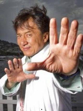 成龙爆料尿血视频,勇敢面对病痛挑战  第3张